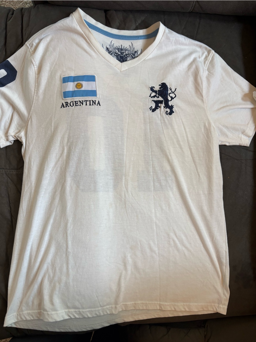Vintage 90’s Bugle Boy White V-Neck Argentina Crest Tee with Navy Accents